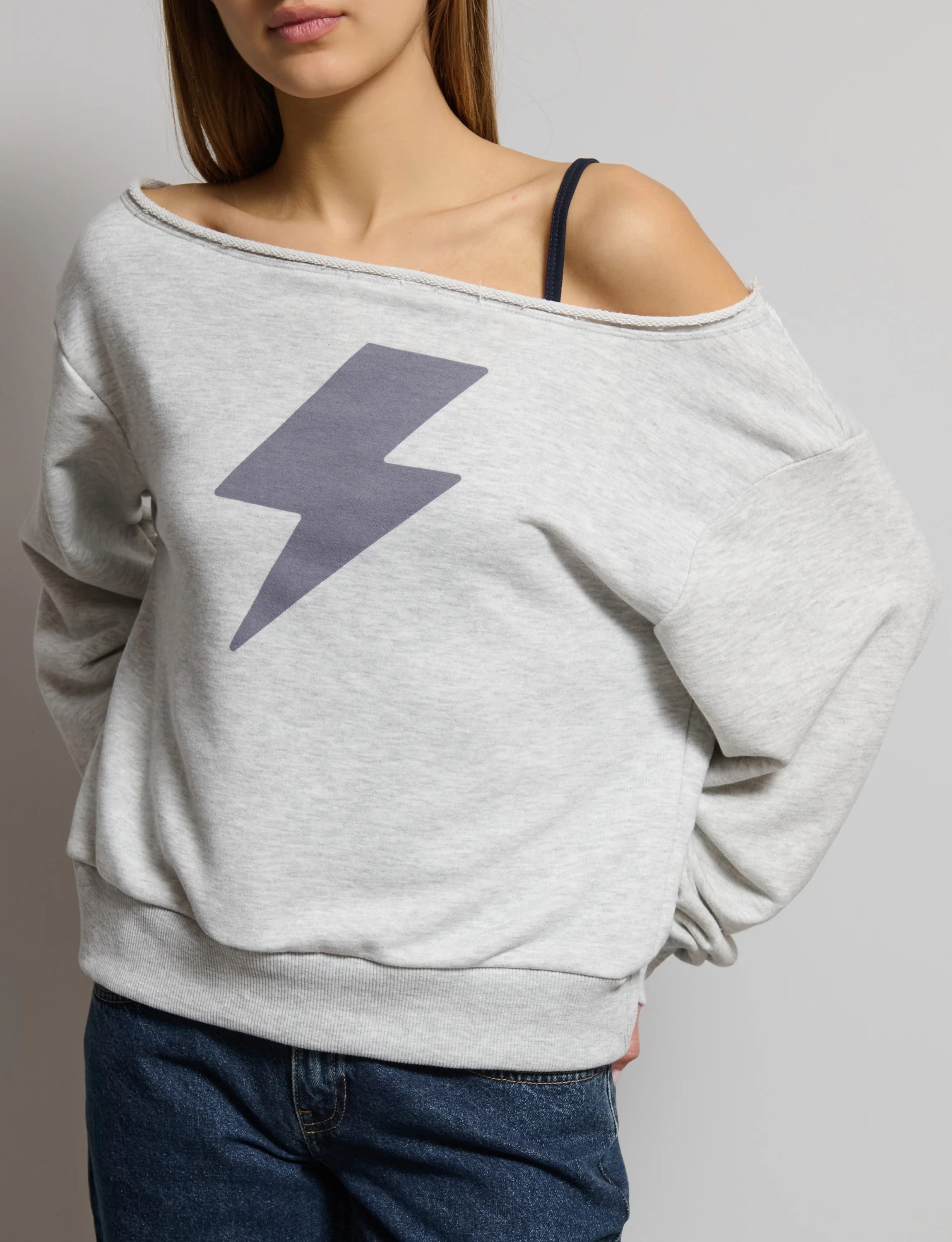 Felpa offshoulder con stampa saetta - Image 2