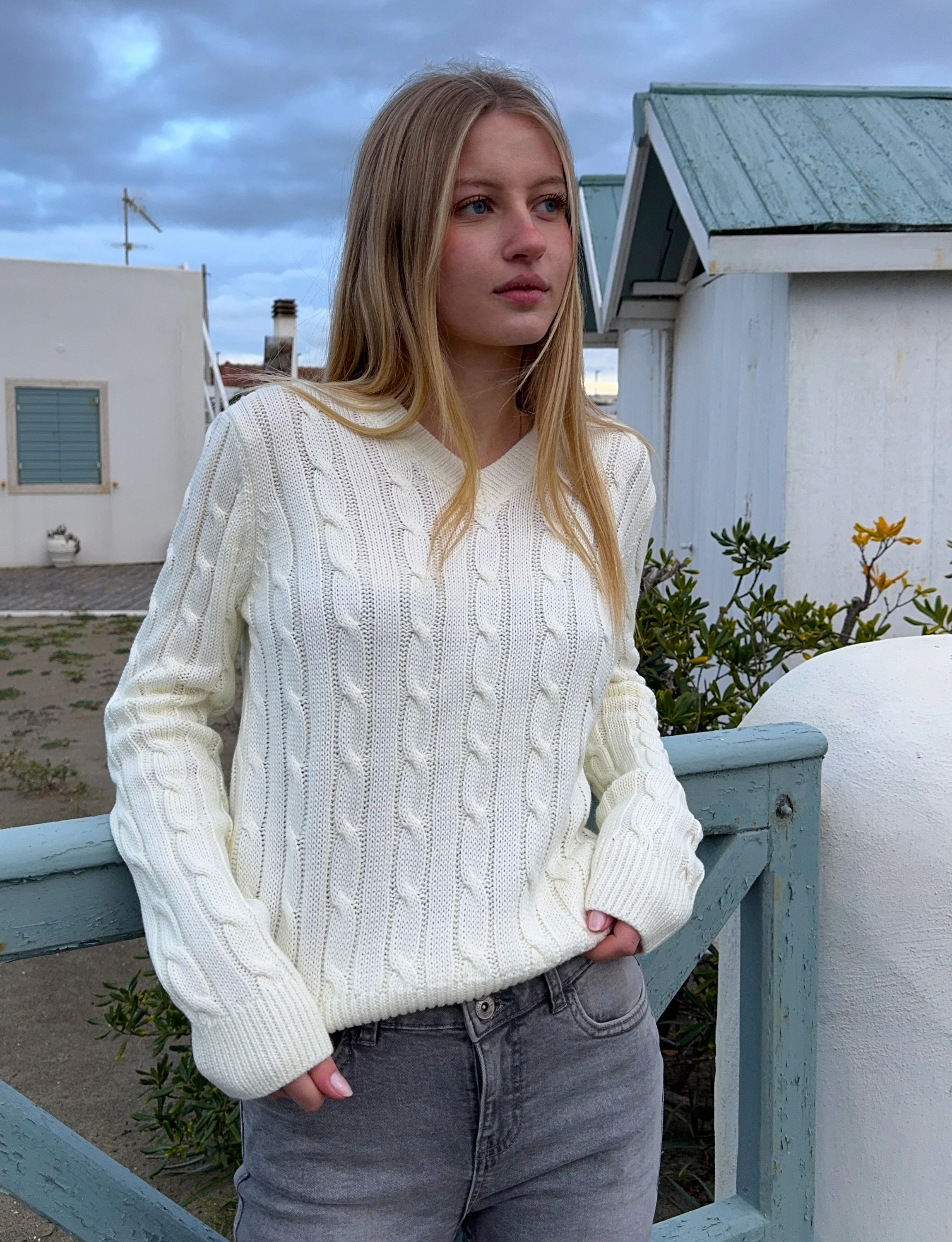Maglione bianco a trecce
