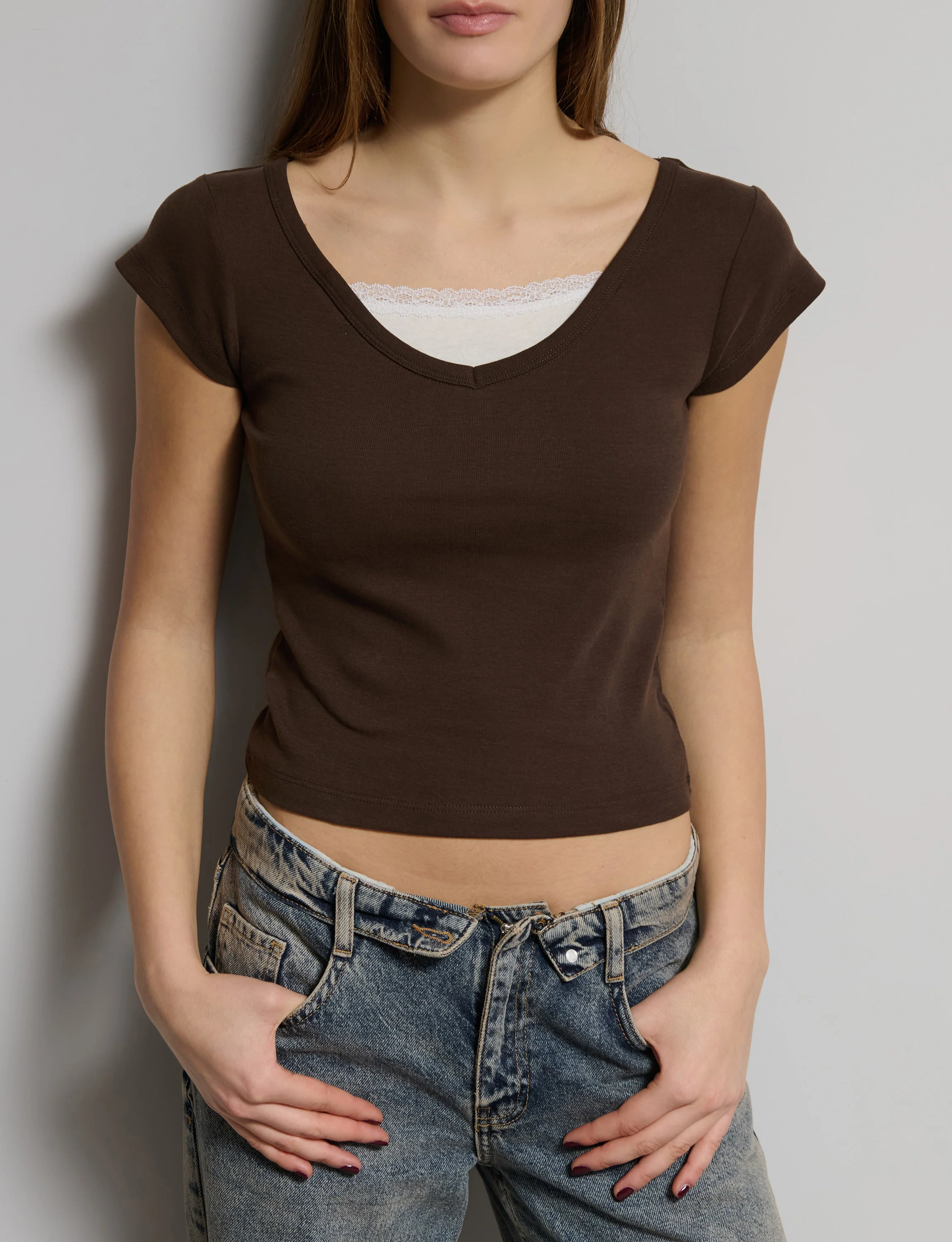 T-shirt doppia marrone con pizzo